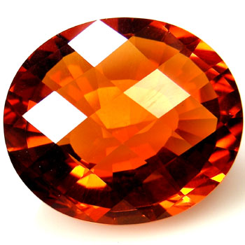 Oval geschliffener orangegelber Citrin