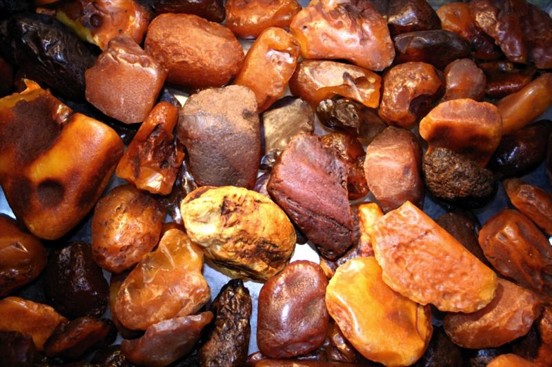 Unbehandelte Bernsteine oder Rohsteine Unbehandelte Bernsteine oder Rohsteine