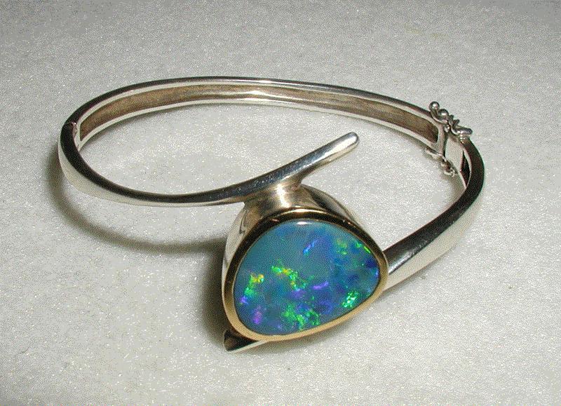 Edelsteinring mit Opal Edelsteinring mit eingefassten Opal