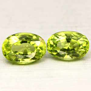 Edelstein Peridot oval im Facettenschliff Edelstein Peridot oval im Facettenschliff