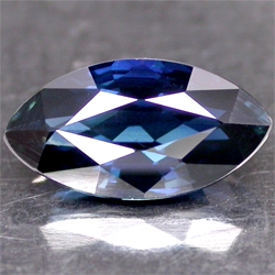 Blauer Saphir Edelstein und Schmuckstein in Navettenform Saphir Edelstein in Navettenform geschliffen