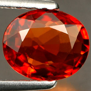 Padparadscha Saphir In Einer sehr Schönen Farbe.