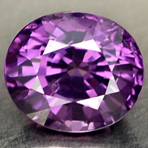 Ovaler Edelstein Spinell lila Ovaler Edelstein Spinell lila